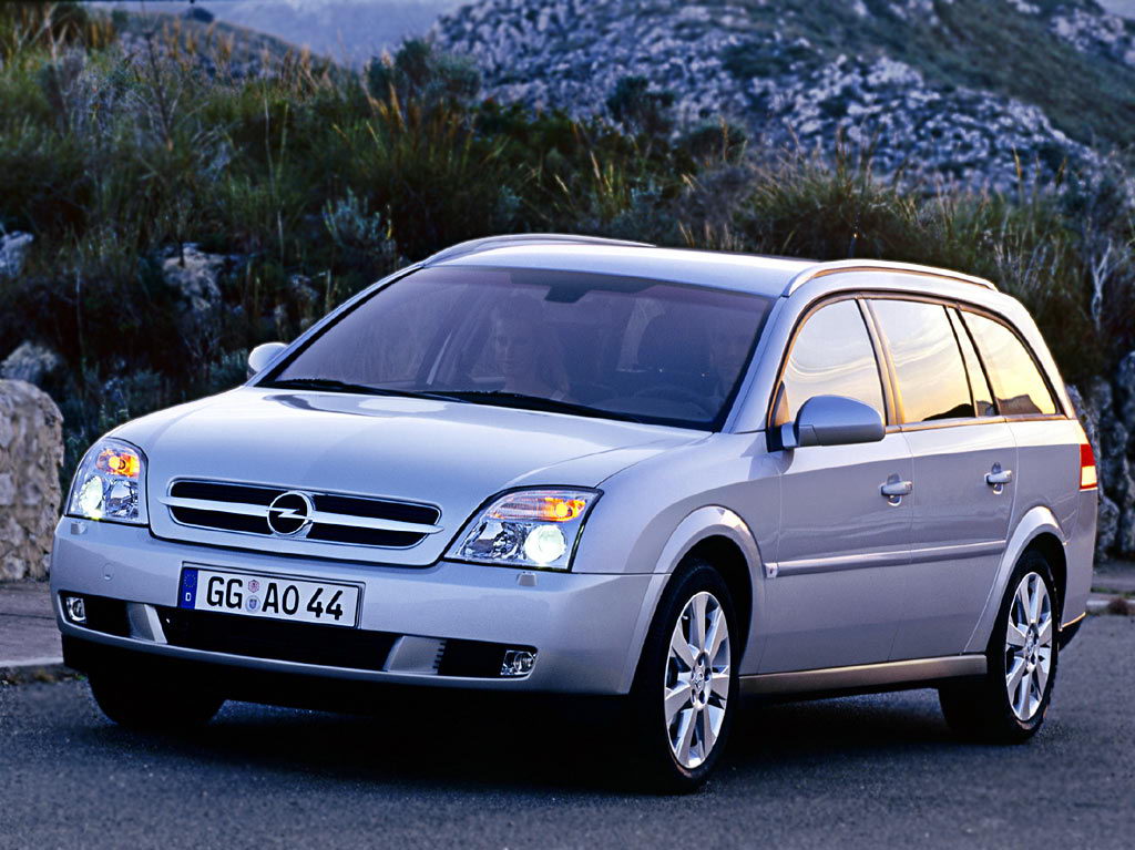 Opel Vectra Caravan 2003 007.jpg